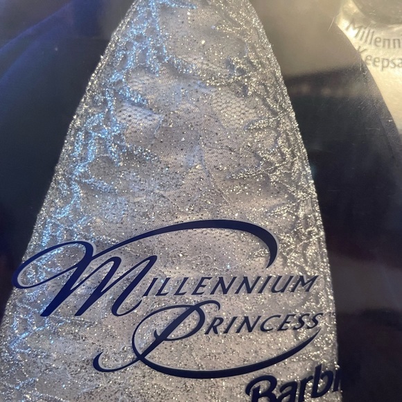 Barbie doll - Picture 11 of 15